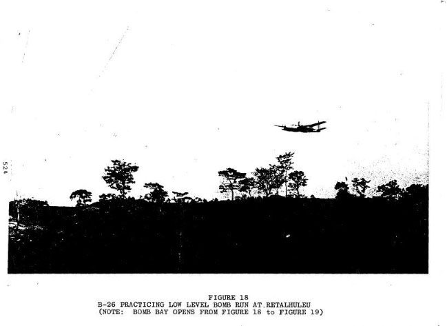 La tripulación de vuelo de un bombardero B-26 practica misiones en el período previo a la invasión de Bay of Pigs. FOTO ARCHIVO/CIA ~ The flight crew of a B-26 bomber practices missions in the run-up to the Bay of Pigs invasion. FILE PHOTO/CIA