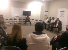 El domingo 20 de noviembre, la gente se reunió en WorkBase en Pensacola para discutir problemas, preocupaciones, discriminación y otros asuntos que la comunidad ha estado experimentando desde las elecciones presidenciales. ~ On Sunday, November 20, people met at WorkBase in Pensacola to discuss problems, worries, discrimination, and other issues that the community has been experiencing since the presidential election.