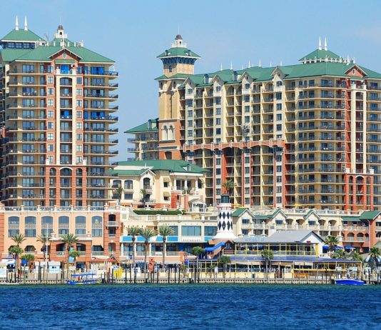 Destin Emerald Grande condominium