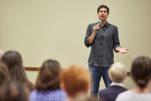 Matt de la Peña speaks to an audience