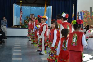 children dressed in Mexican costumes