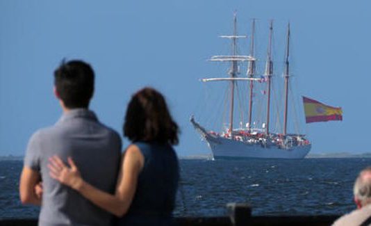 couple looking at elcano ship
