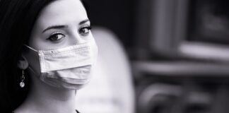 woman wearing a face mask