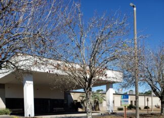 Halmark Medical Center bus stop