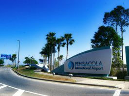 El Aeropuerto Internacional de Pensacola continúa, mejorando se anima a los pasajeros a llegar temprano ~ Pensacola International Airport continues improvements, passengers encouraged to arrive early Pensacola Airport entrance