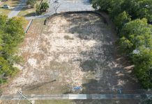 Pensacola Habitat for Humanity y la Ciudad de Pensacola anuncian nueve nuevas viviendas asequibles ~ Pensacola Habitat for Humanity and City of Pensacola Announce Nine New Affordable Homes Vacant lot