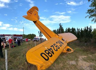 Dos personas sobreviven a un accidente aéreo cerca de Baker ~ Two survive aircraft crash near Baker Yellow plane crashed into the ground
