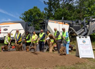 El condado de Mobile inicia las obras de un importante proyecto de mejora vial ~ Mobile County breaks ground on major road improvement project