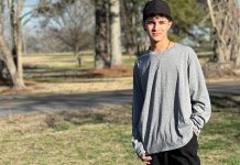 Una comunidad de Alabama ora por la liberación de un joven de 18 años detenido por ICE: “Está en el infierno” ~ Alabama community praying for release of 18-year-old ICE detainee: ‘He’s in hell’ Elder Chavez-Carranza