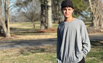 Una comunidad de Alabama ora por la liberación de un joven de 18 años detenido por ICE: “Está en el infierno” ~ Alabama community praying for release of 18-year-old ICE detainee: ‘He’s in hell’ Elder Chavez-Carranza
