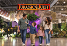 Jurassic Quest trae tres epicas aventuras prehistoricas a Biloxi, MS por solo un fin de semana, 18–20 de septiembre ~ Jurassic Quest brings three epic prehistoric adventures to Biloxi, MS for one weekend only, September 18 – 20 Family walking through Jurassic Quest exhibit