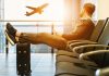 PNS da la bienvenida a “Gateside by TSA PreCheck” ~ PNS Welcomes Gateside by TSA PreCheck Man sitting at airport watching a plane fly